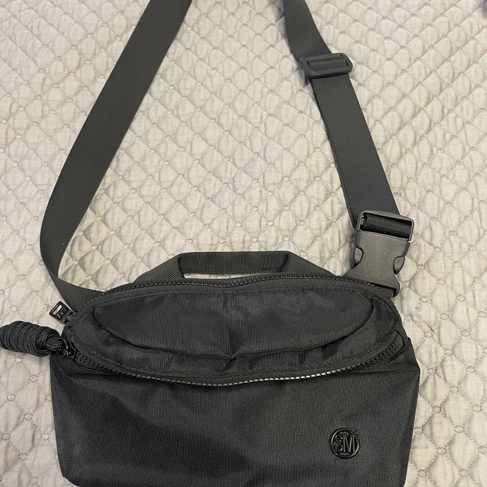 Men's or women’s Black Zippered Bag